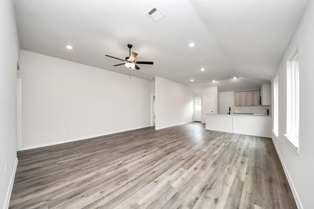 18720 Loom Drive, Conroe, TX 77306