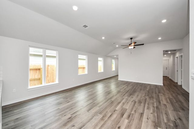 18720 Loom Drive, Conroe, TX 77306