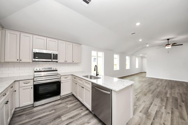18720 Loom Drive, Conroe, TX 77306