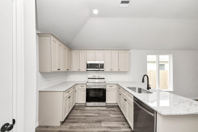 18720 Loom Drive, Conroe, TX 77306
