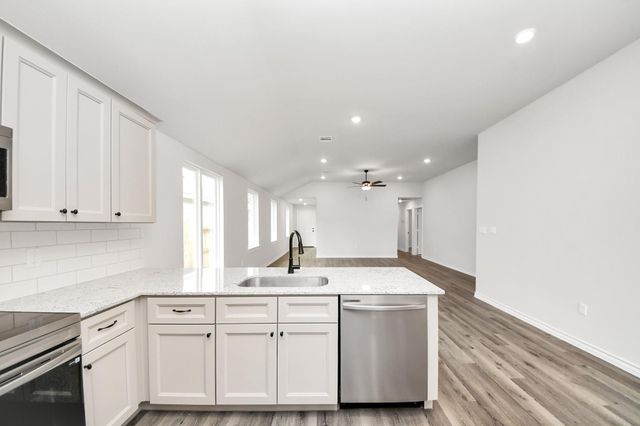 18720 Loom Drive, Conroe, TX 77306
