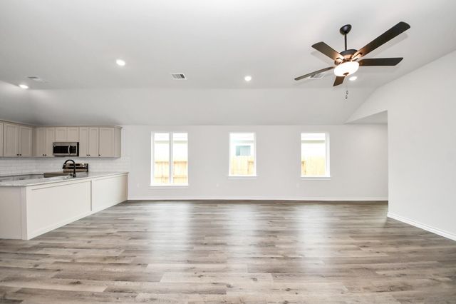 18720 Loom Drive, Conroe, TX 77306