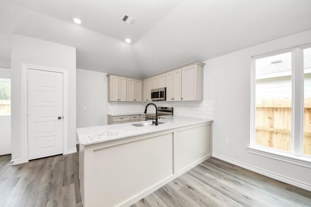 18720 Loom Drive, Conroe, TX 77306