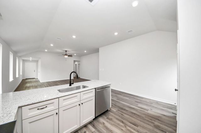 18720 Loom Drive, Conroe, TX 77306