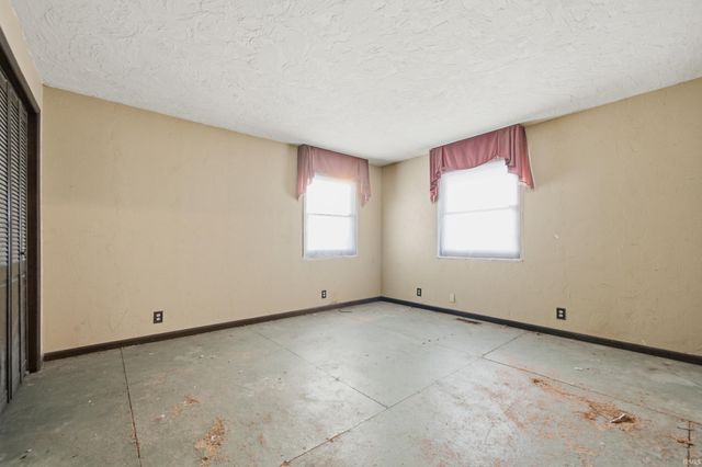 2219 N 300 E Road, Anderson, IN 46012