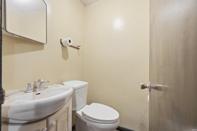 2219 N 300 E Road, Anderson, IN 46012