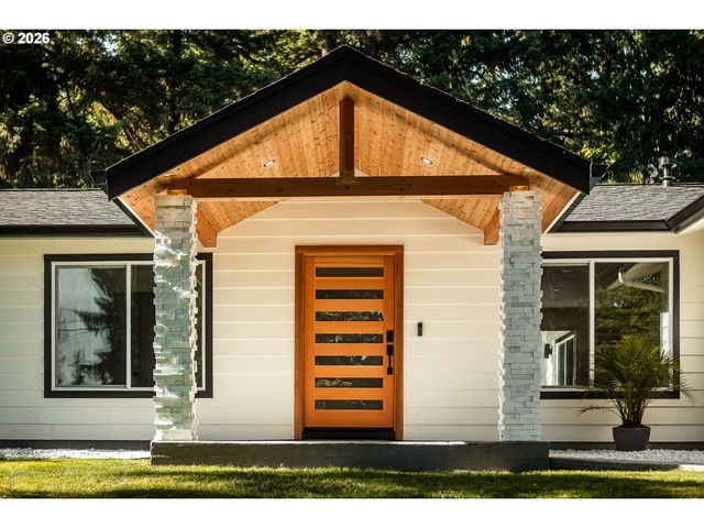 6375 Sw DAWN St, Lake Oswego, OR 97035