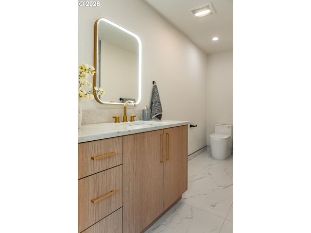 6375 Sw DAWN St, Lake Oswego, OR 97035