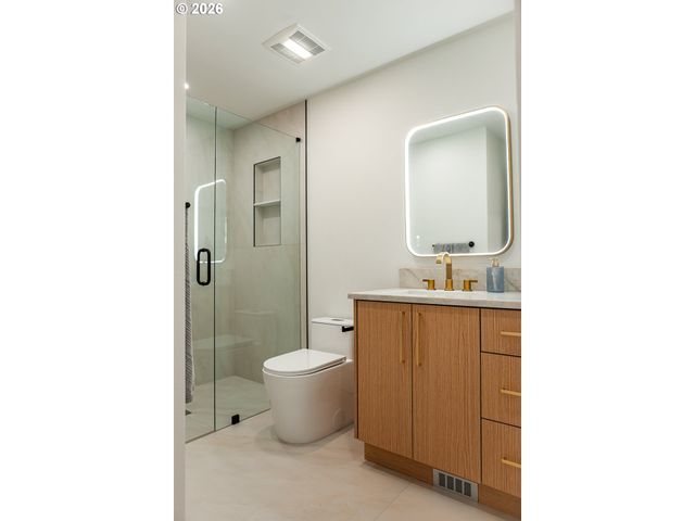 6375 Sw DAWN St, Lake Oswego, OR 97035