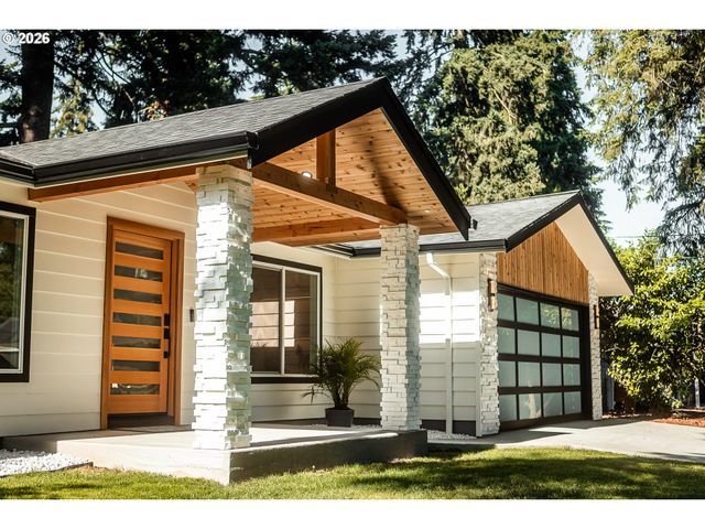 6375 Sw DAWN St, Lake Oswego, OR 97035