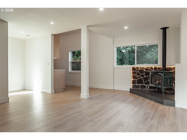 6375 Sw DAWN St, Lake Oswego, OR 97035