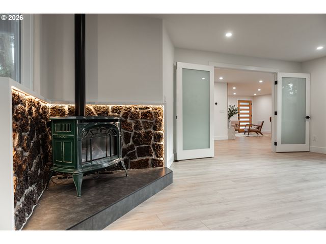 6375 Sw DAWN St, Lake Oswego, OR 97035
