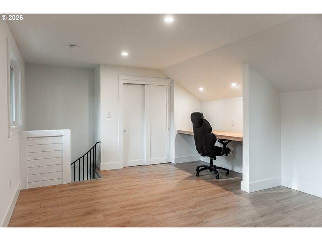 6375 Sw DAWN St, Lake Oswego, OR 97035