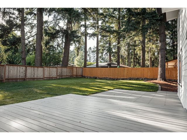 6375 Sw DAWN St, Lake Oswego, OR 97035