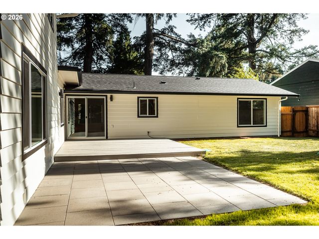 6375 Sw DAWN St, Lake Oswego, OR 97035