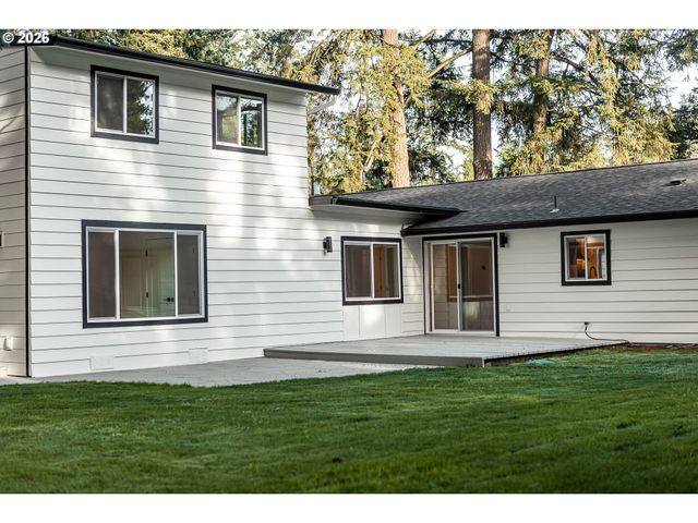 6375 Sw DAWN St, Lake Oswego, OR 97035