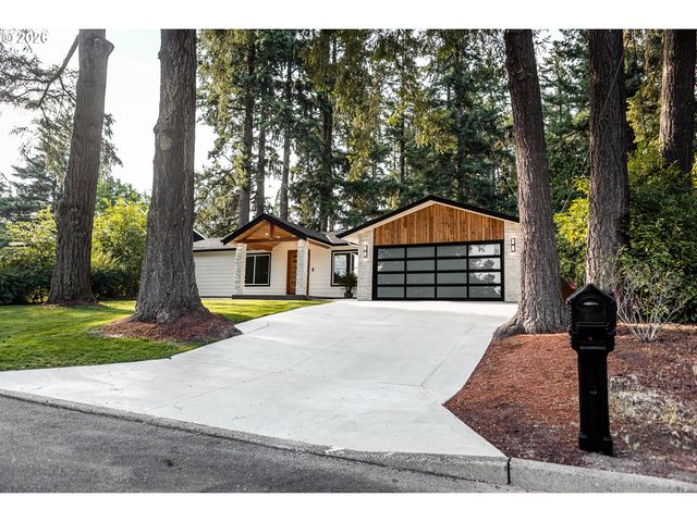 6375 Sw DAWN St, Lake Oswego, OR 97035