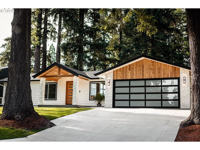 6375 Sw DAWN St, Lake Oswego, OR 97035