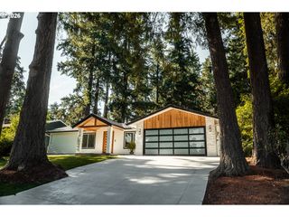 6375 Sw DAWN St, Lake Oswego, OR 97035