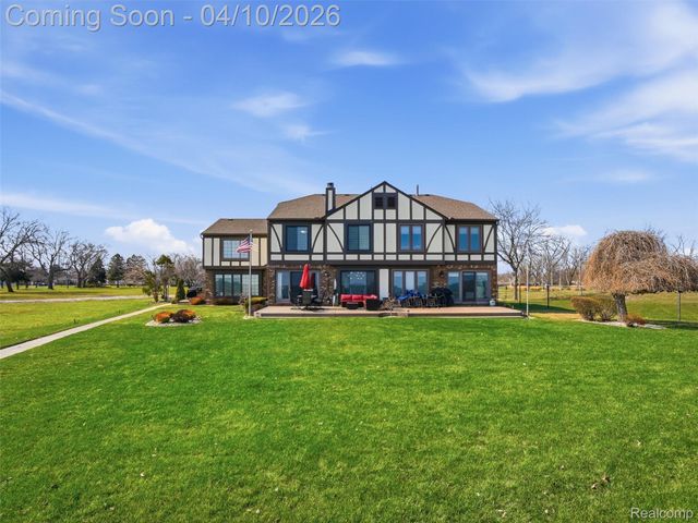 102 Lac Sainte Claire Drive, St. Clair Shores, MI 48082