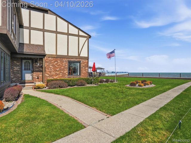 102 Lac Sainte Claire Drive, St. Clair Shores, MI 48082