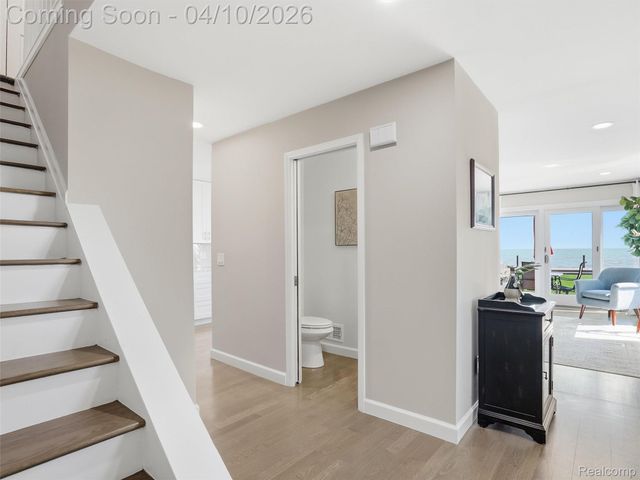 102 Lac Sainte Claire Drive, St. Clair Shores, MI 48082
