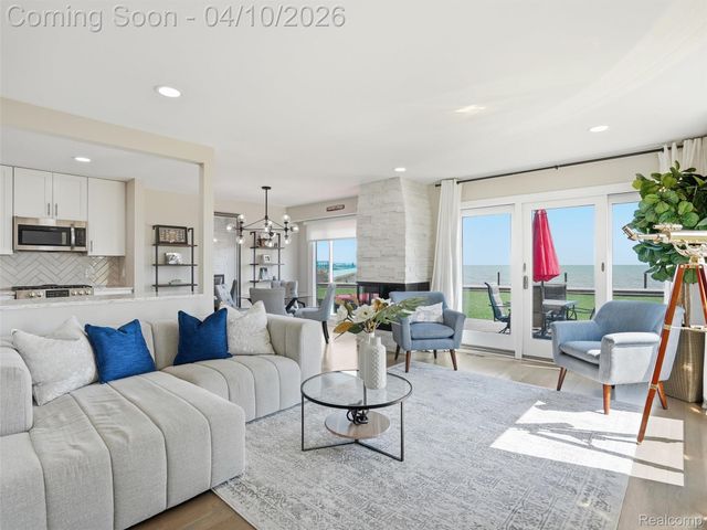 102 Lac Sainte Claire Drive, St. Clair Shores, MI 48082