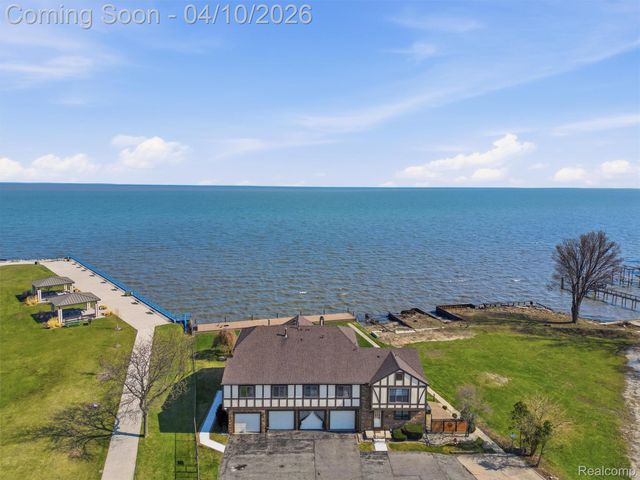 102 Lac Sainte Claire Drive, St. Clair Shores, MI 48082