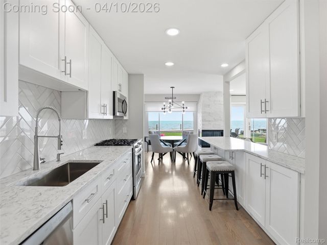 102 Lac Sainte Claire Drive, St. Clair Shores, MI 48082