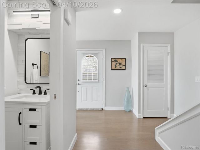 102 Lac Sainte Claire Drive, St. Clair Shores, MI 48082