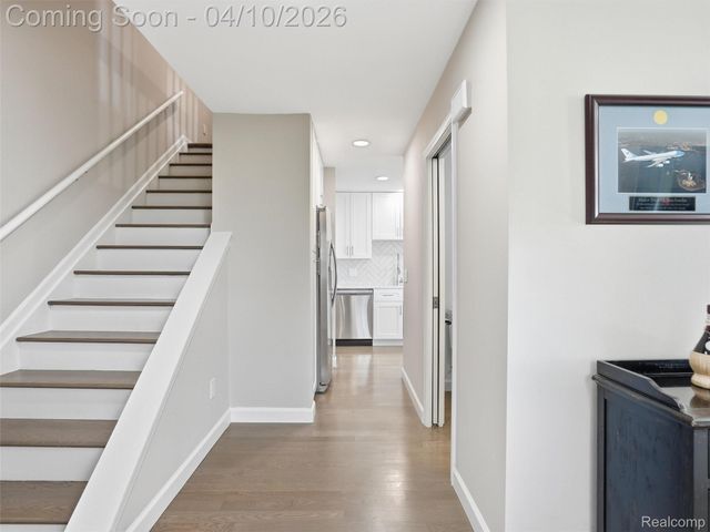 102 Lac Sainte Claire Drive, St. Clair Shores, MI 48082
