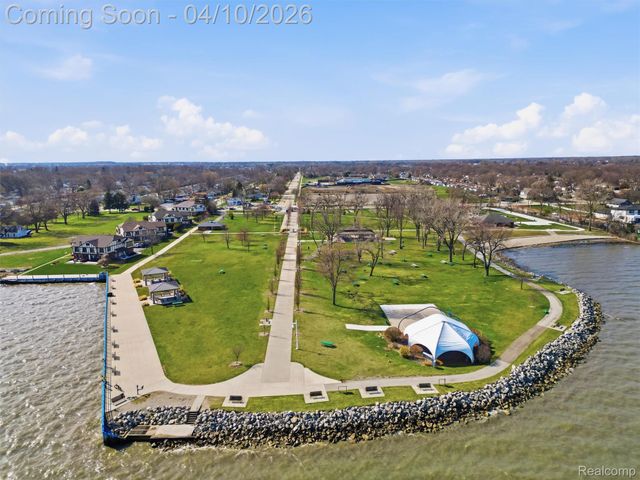 102 Lac Sainte Claire Drive, St. Clair Shores, MI 48082