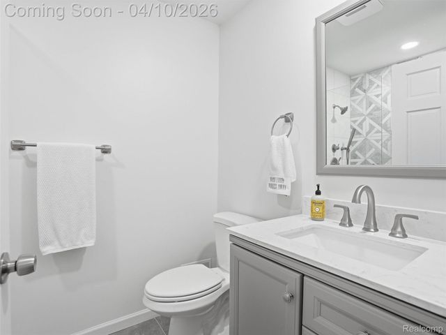102 Lac Sainte Claire Drive, St. Clair Shores, MI 48082