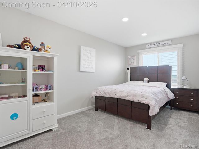 102 Lac Sainte Claire Drive, St. Clair Shores, MI 48082