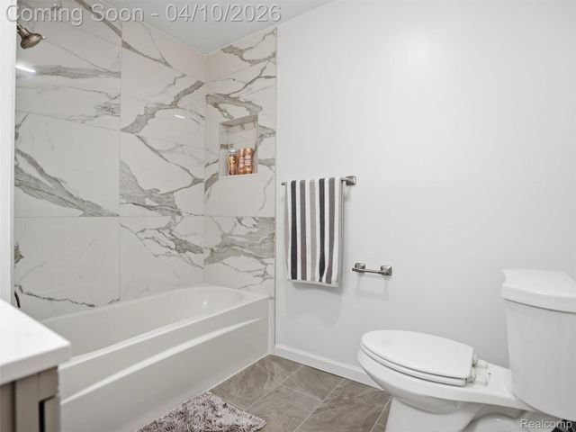 102 Lac Sainte Claire Drive, St. Clair Shores, MI 48082