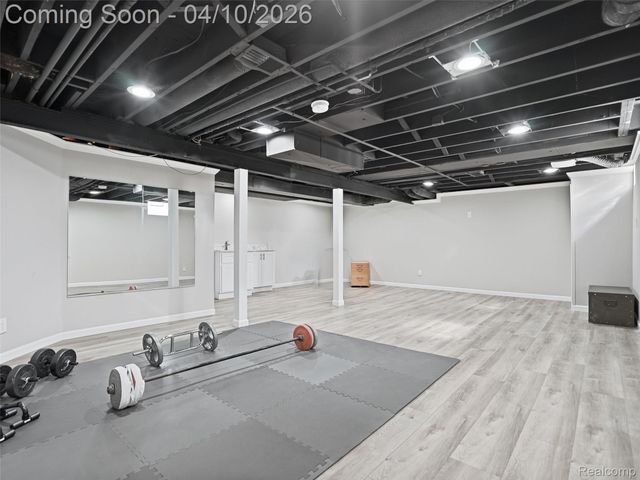 102 Lac Sainte Claire Drive, St. Clair Shores, MI 48082