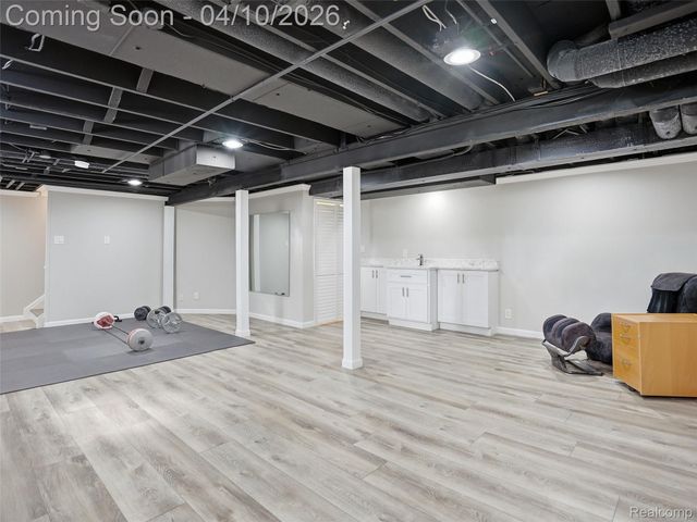 102 Lac Sainte Claire Drive, St. Clair Shores, MI 48082