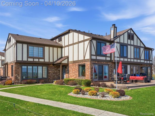 102 Lac Sainte Claire Drive, St. Clair Shores, MI 48082