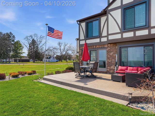 102 Lac Sainte Claire Drive, St. Clair Shores, MI 48082