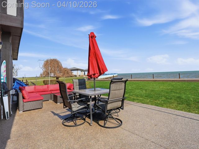 102 Lac Sainte Claire Drive, St. Clair Shores, MI 48082