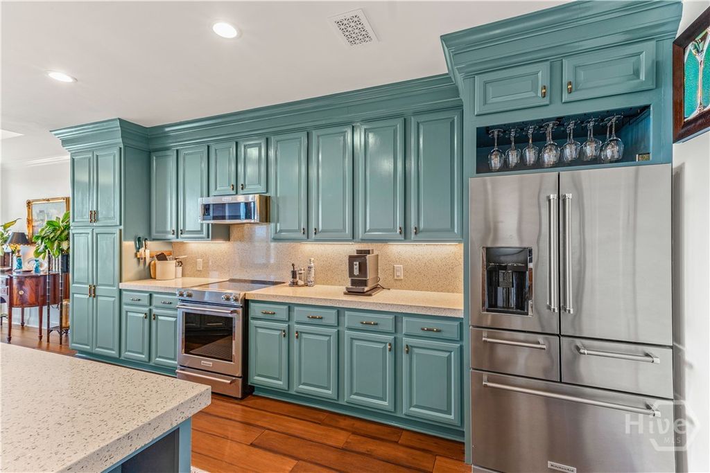 Image 14 of property listing at 8001 Us Highway 80 E 403, Savannah, GA 31410