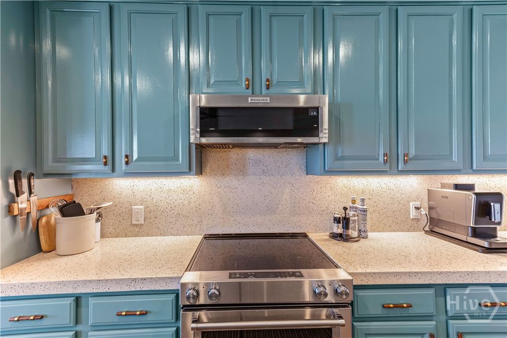 Image 15 of property listing at 8001 Us Highway 80 E 403, Savannah, GA 31410