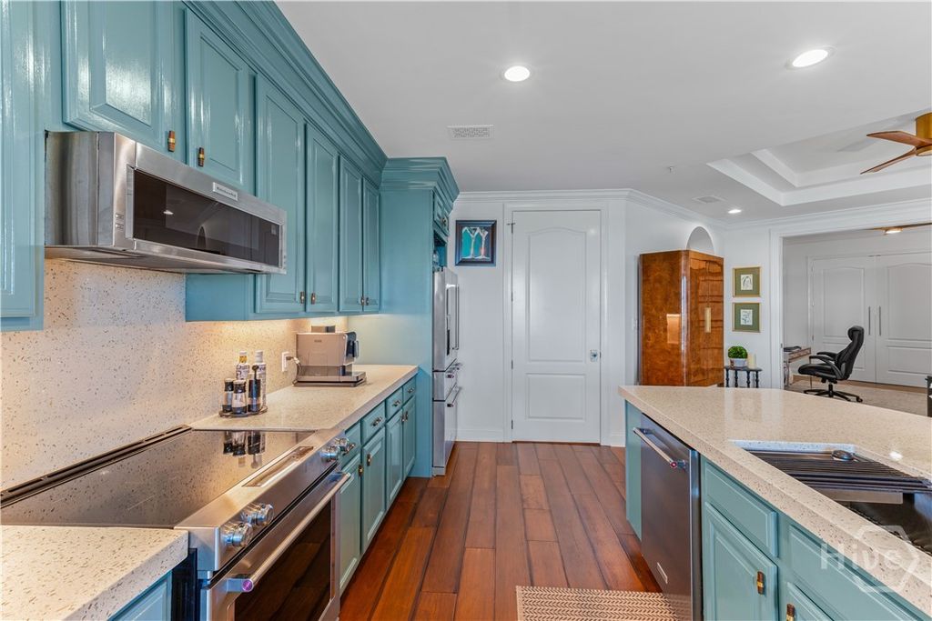 Image 17 of property listing at 8001 Us Highway 80 E 403, Savannah, GA 31410