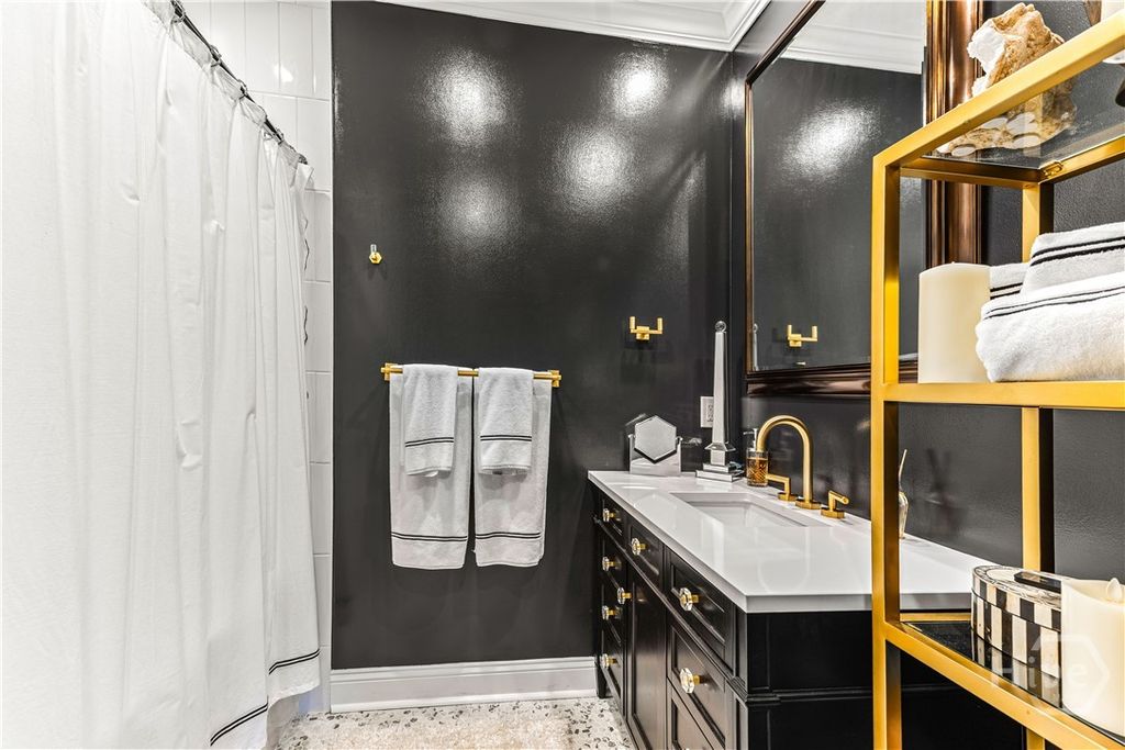 Image 37 of property listing at 8001 Us Highway 80 E 403, Savannah, GA 31410