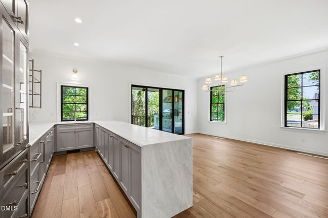 906 N Blount Street, Raleigh, NC 27604