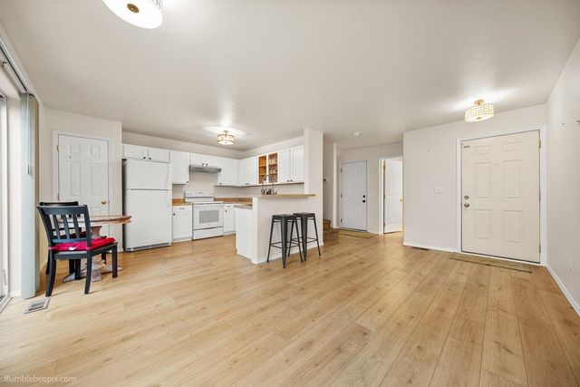 11212 E 4th Unit D Ave, Spokane Valley, WA 99206