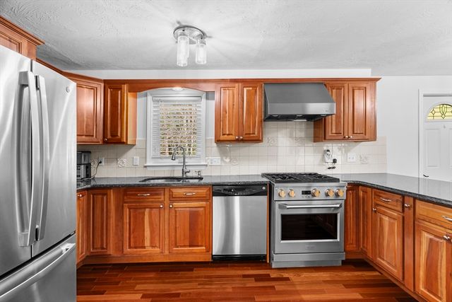 49 Martingale Lane, Plymouth, MA 02360