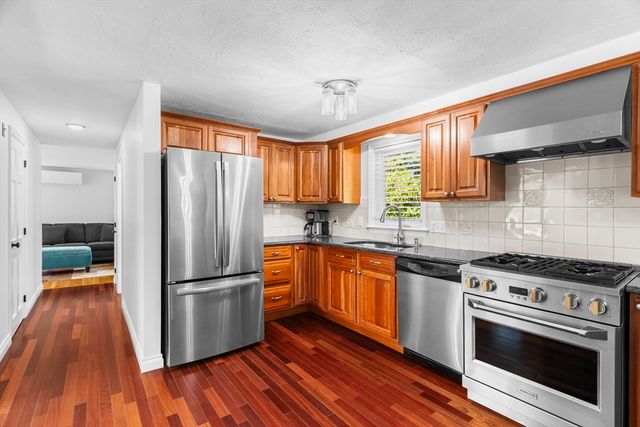 49 Martingale Lane, Plymouth, MA 02360