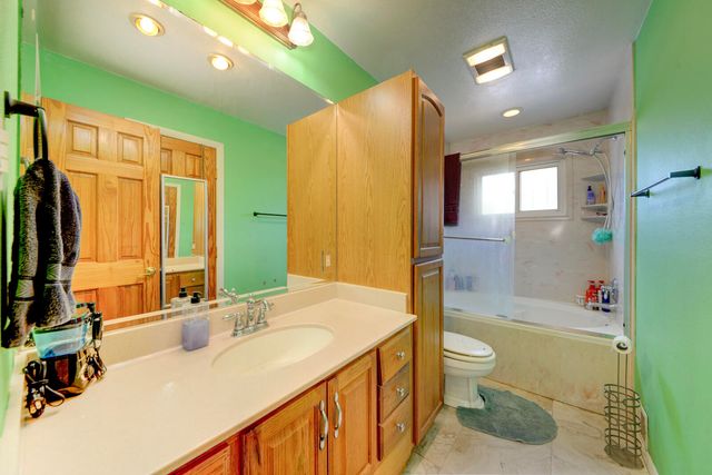 2323 Metzgar Road SW, Albuquerque, NM 87105
