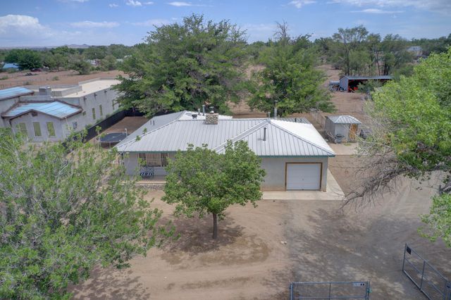 2323 Metzgar Road SW, Albuquerque, NM 87105